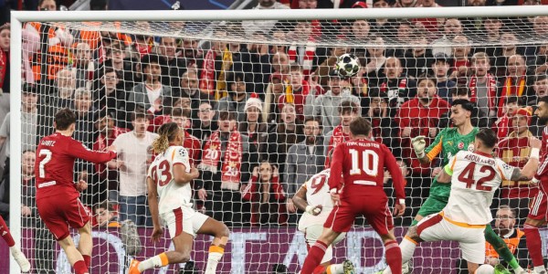 太帅了！恩古莫哈兜射破门，维尔茨助攻，利物浦1-0领先