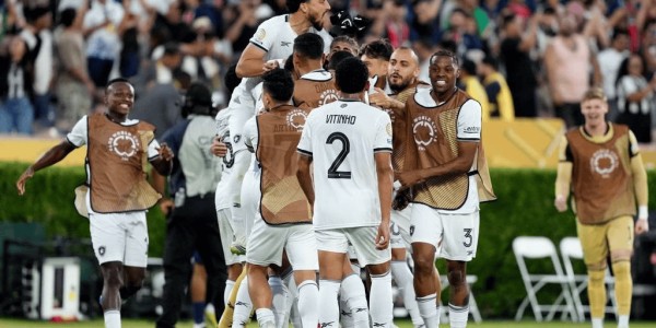 南美解放者杯冠军掀翻欧冠冠军 博塔弗戈众将赛后疯狂庆祝
        
    南美解放者杯冠军掀翻欧冠冠军 博塔弗戈众将赛后疯狂庆祝