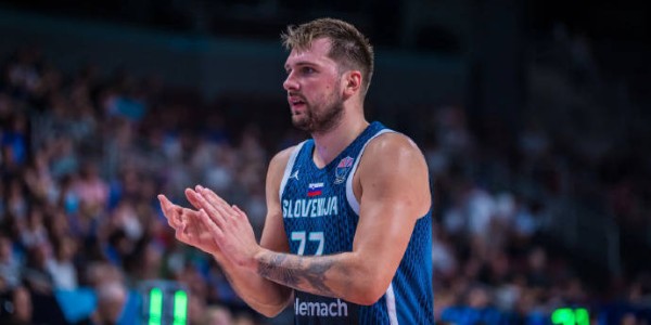 东契奇爆砍42+10率队进8强 多项数据领跑全队