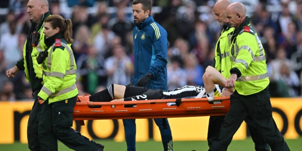 福法纳的震惊反应与吉滕斯的MVP之争：切尔西5-1大胜阿贾克斯背后的故事