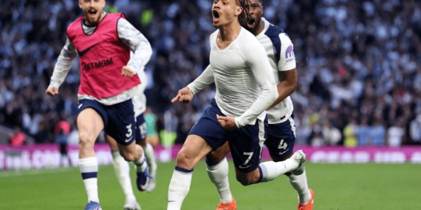 2-2遭绝平！热刺连续15轮不胜，快要降级了，曼联送切尔西4连败