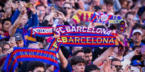 巴萨 3-0 大胜莱万特，重回西甲榜首续写争冠传奇